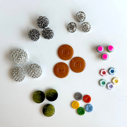 Bakelite, Plastic, & Resin Buttons