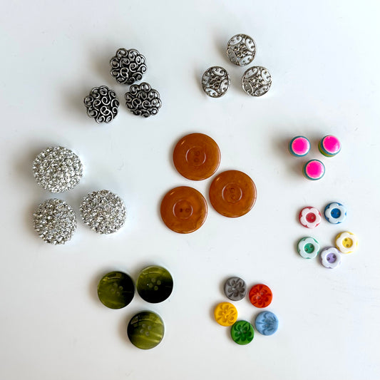 Bakelite, Plastic, & Resin Buttons