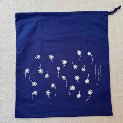 The Blue Pouch | Biches et Bûches