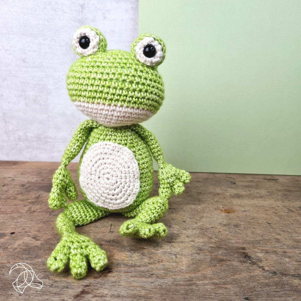 Vinny Frog Crochet Amigurumi Kit