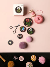 Load image into Gallery viewer, Oana Befort Pom Pom Makers
